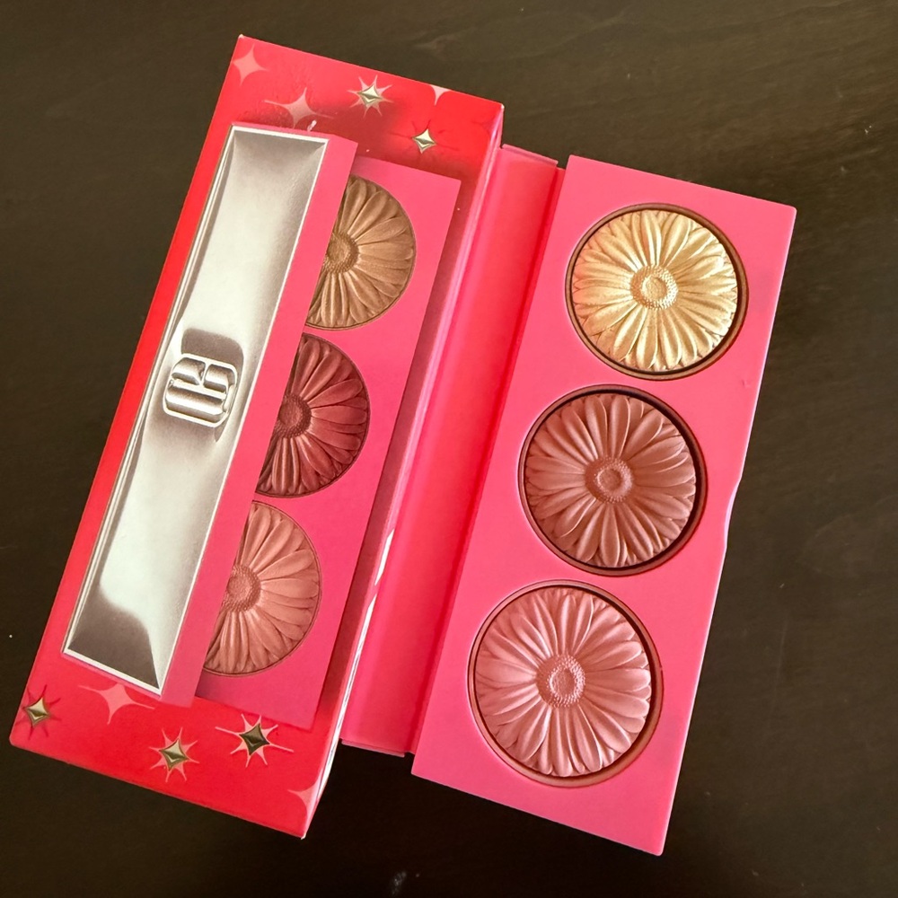 Clinique Glow To Go Cheek Palette Pop Blush Black Honey + Highlighter Trio